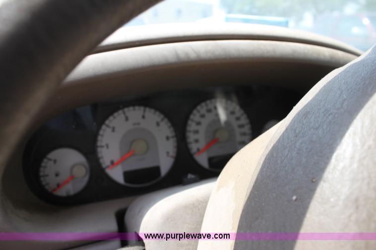 image for item D5175 2004 Dodge Stratus