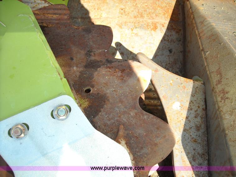 image for item B1345 Claas RU600 eight row rotary forage head