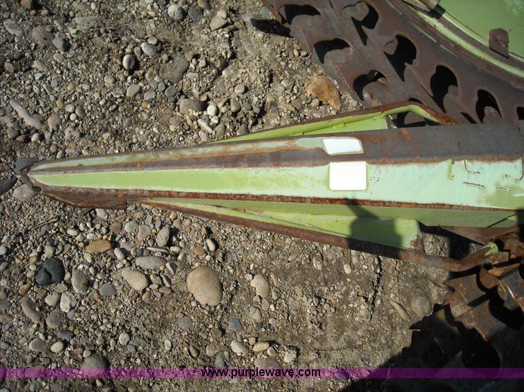 image for item B1345 Claas RU600 eight row rotary forage head