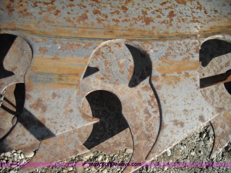 image for item B1345 Claas RU600 eight row rotary forage head