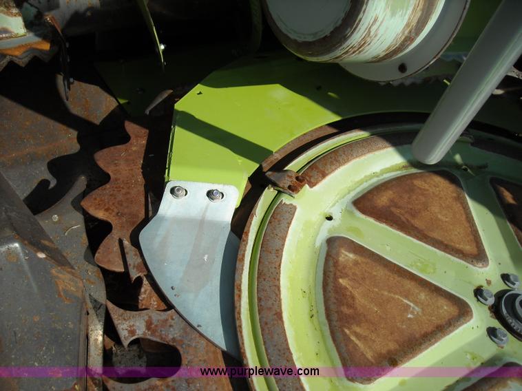 image for item B1345 Claas RU600 eight row rotary forage head