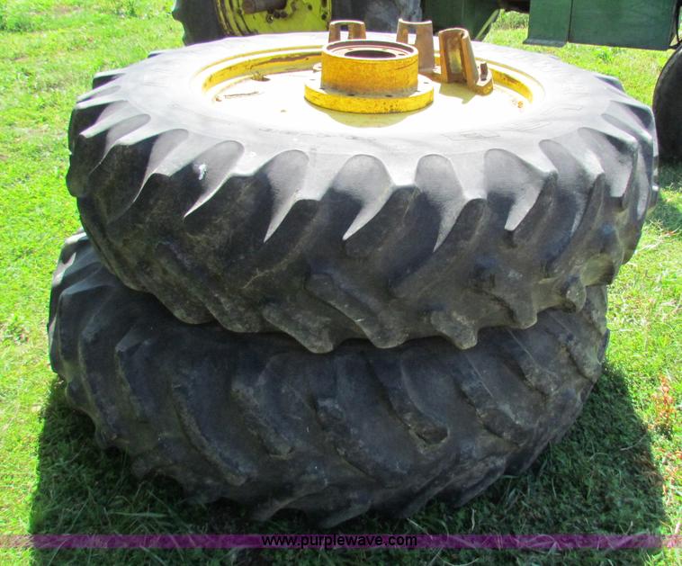 image for item B7292 1976 John Deere 4630 tractor