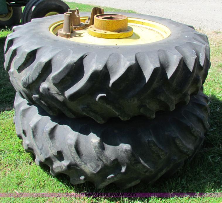 image for item B7292 1976 John Deere 4630 tractor