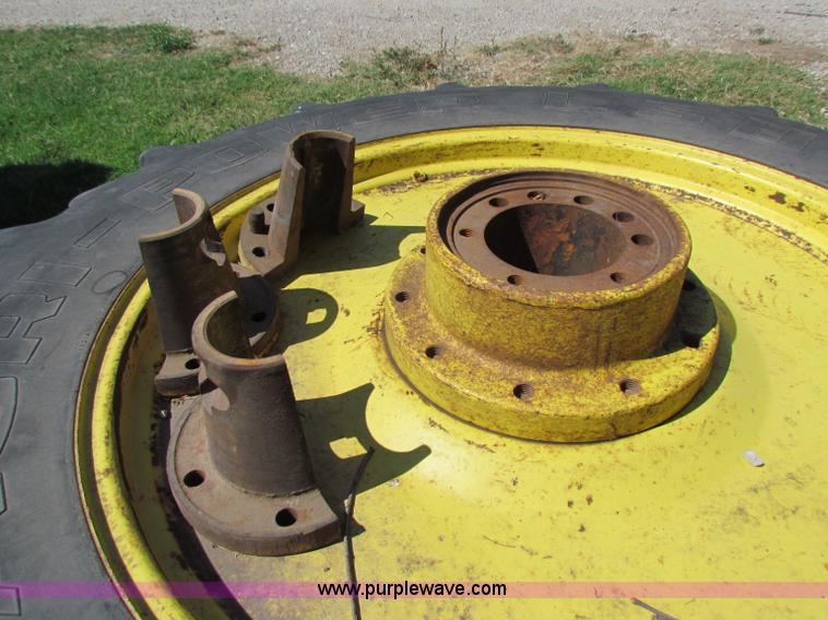 image for item B7292 1976 John Deere 4630 tractor