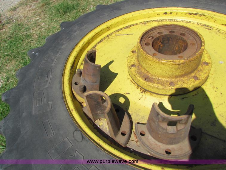 image for item B7292 1976 John Deere 4630 tractor