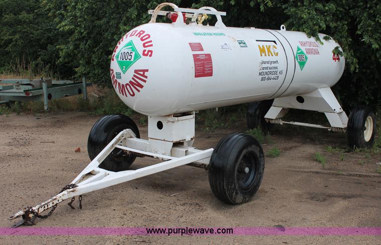 image for item C2542 1,000 gallon anhydrous ammonia tank