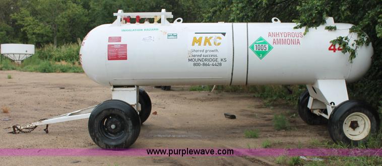 image for item C2542 1,000 gallon anhydrous ammonia tank
