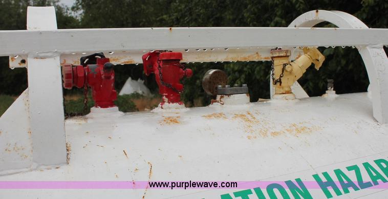 image for item C2542 1,000 gallon anhydrous ammonia tank