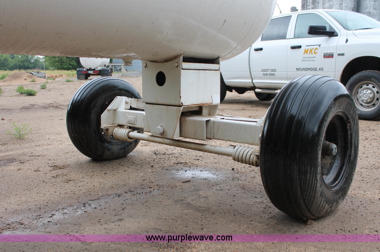image for item C2542 1,000 gallon anhydrous ammonia tank