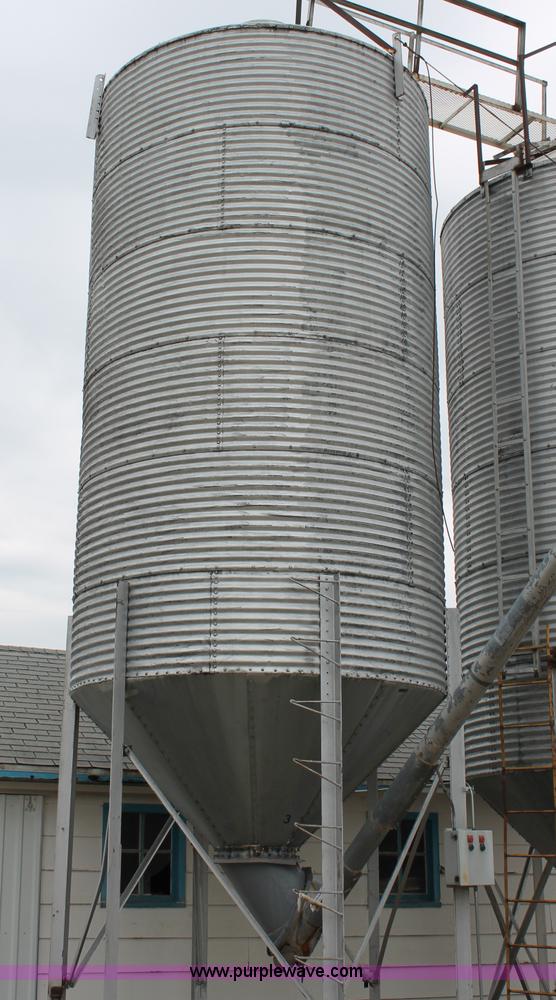 image for item C2544 Stainless steel bulk feed grain bin