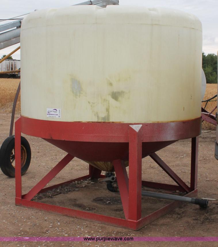 image for item C2549 1,650 gallon vertical gusseted poly tank