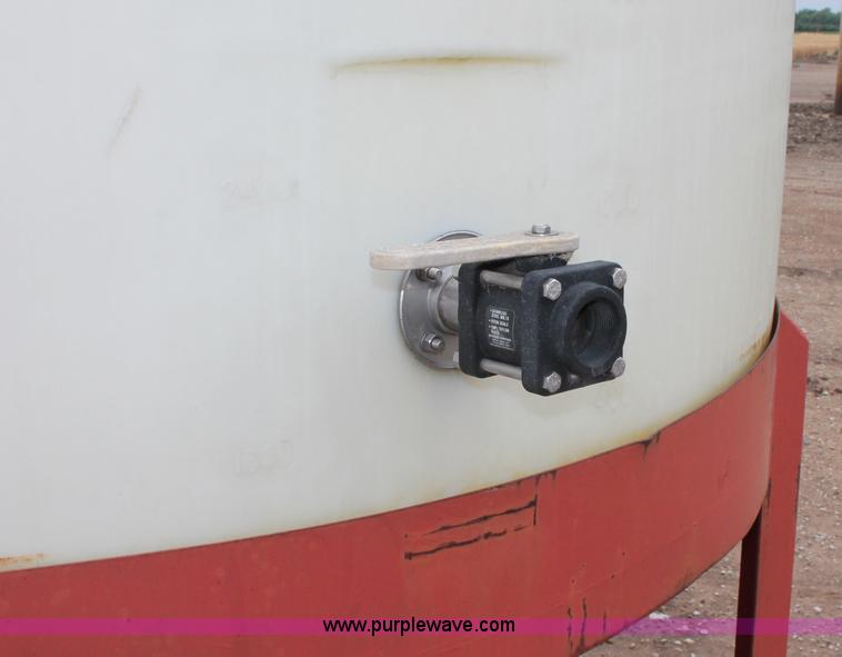 image for item C2549 1,650 gallon vertical gusseted poly tank