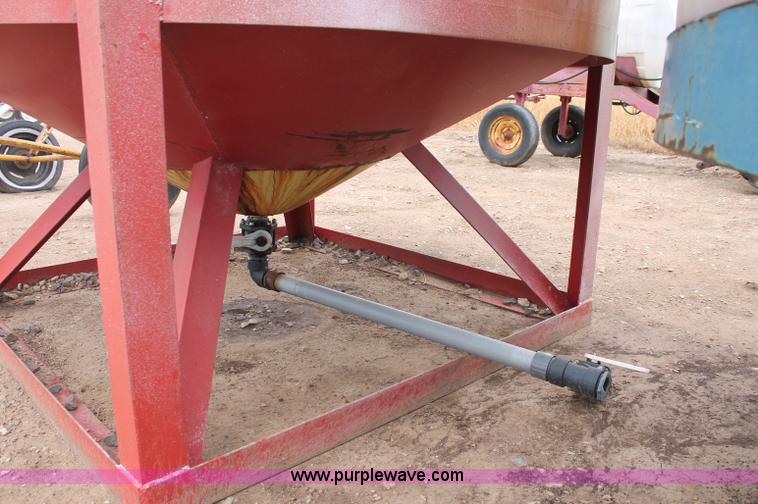 image for item C2549 1,650 gallon vertical gusseted poly tank