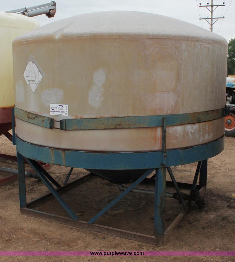 image for item C2550 LST 1,650 gallon vertical poly tank