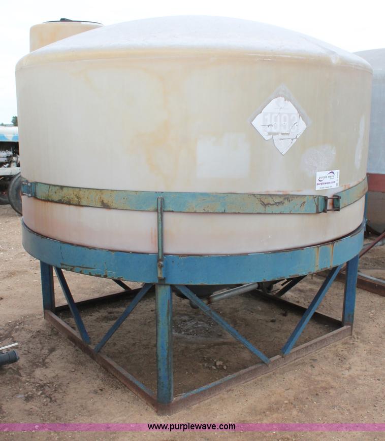 image for item C2550 LST 1,650 gallon vertical poly tank