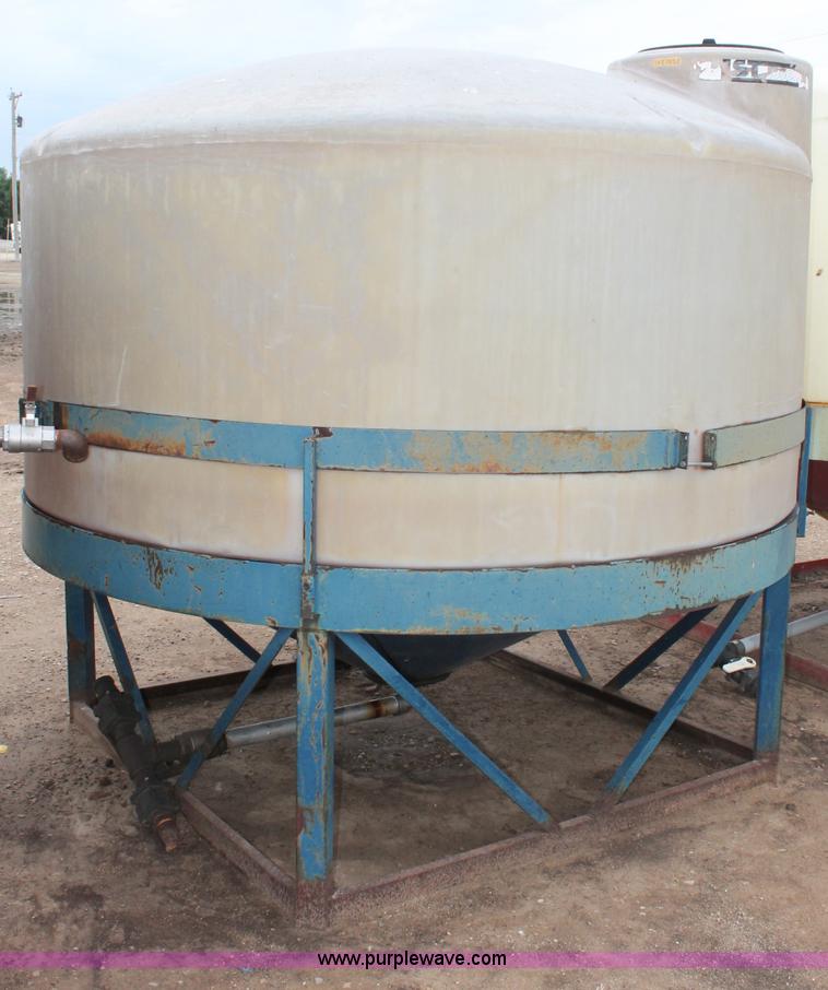 image for item C2550 LST 1,650 gallon vertical poly tank