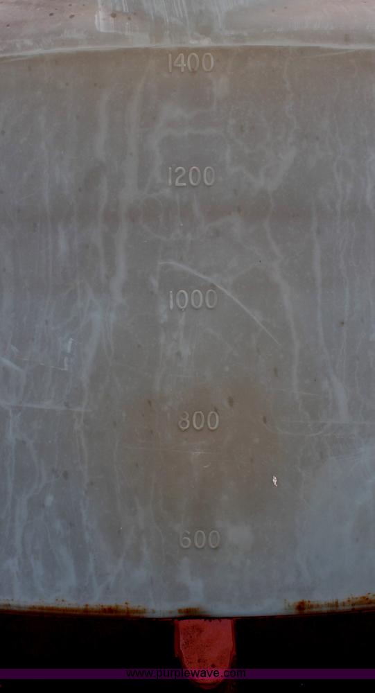 image for item C2551 LST 1,650 gallon vertical poly tank