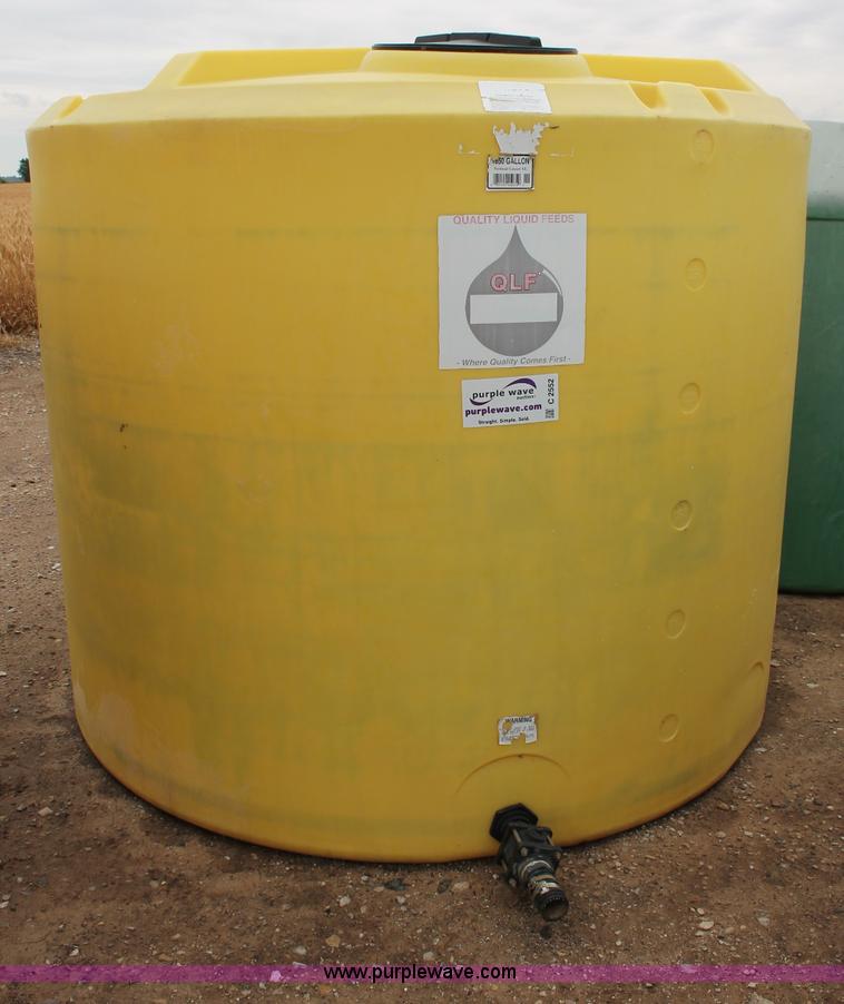 image for item C2552 1,650 gallon vertical gusseted poly tank