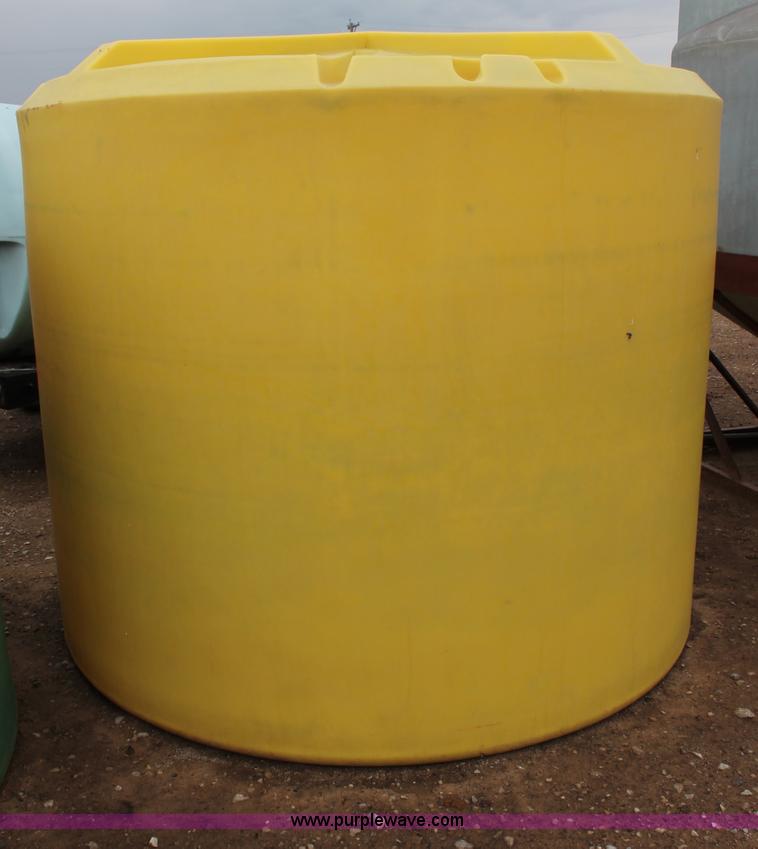 image for item C2552 1,650 gallon vertical gusseted poly tank