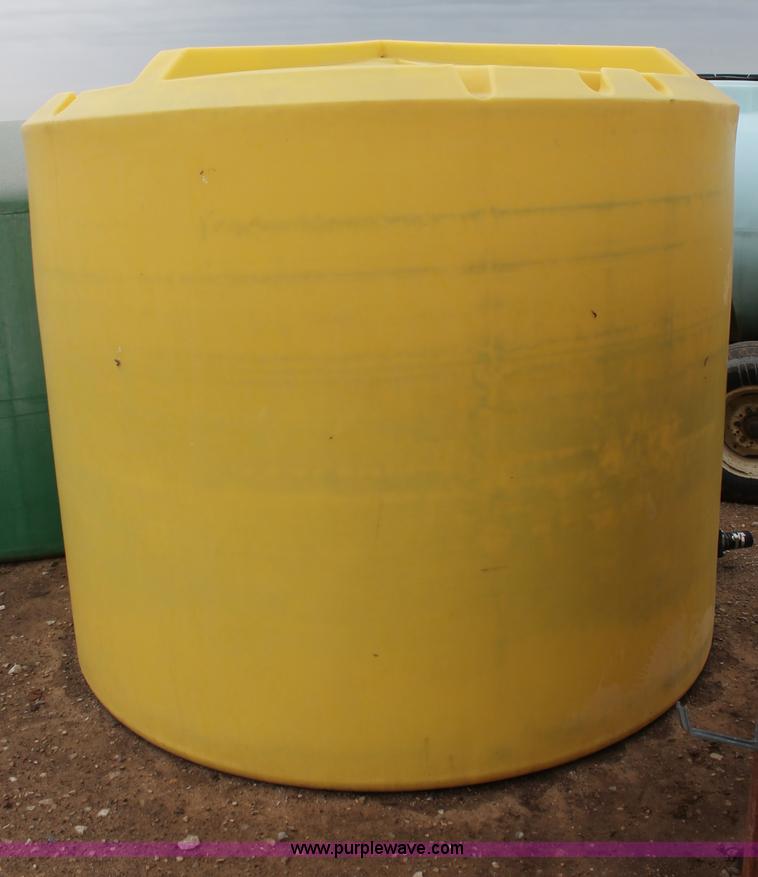 image for item C2552 1,650 gallon vertical gusseted poly tank