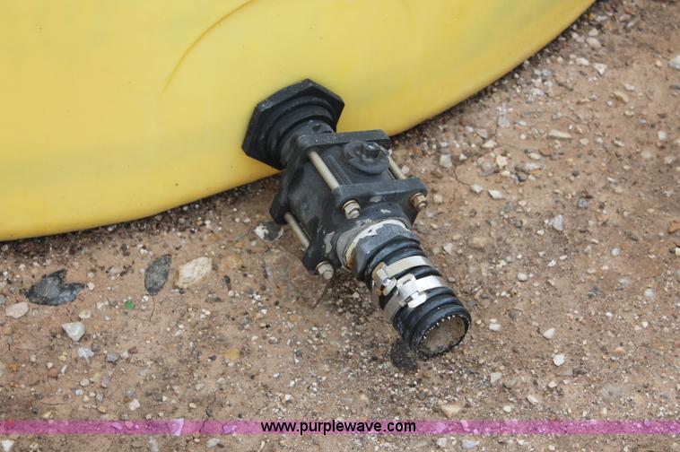 image for item C2552 1,650 gallon vertical gusseted poly tank