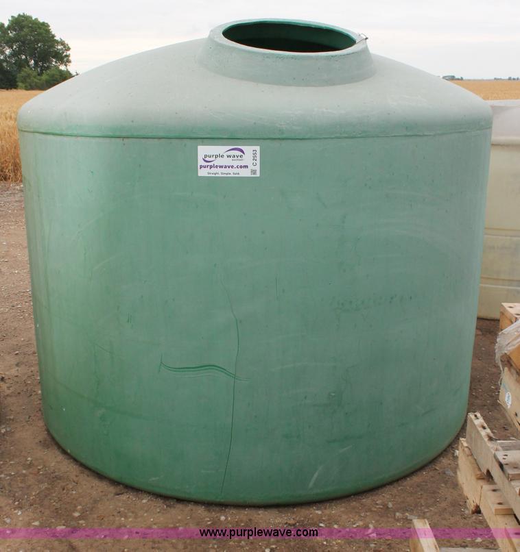 image for item C2553 1,500 gallon vertical poly tank