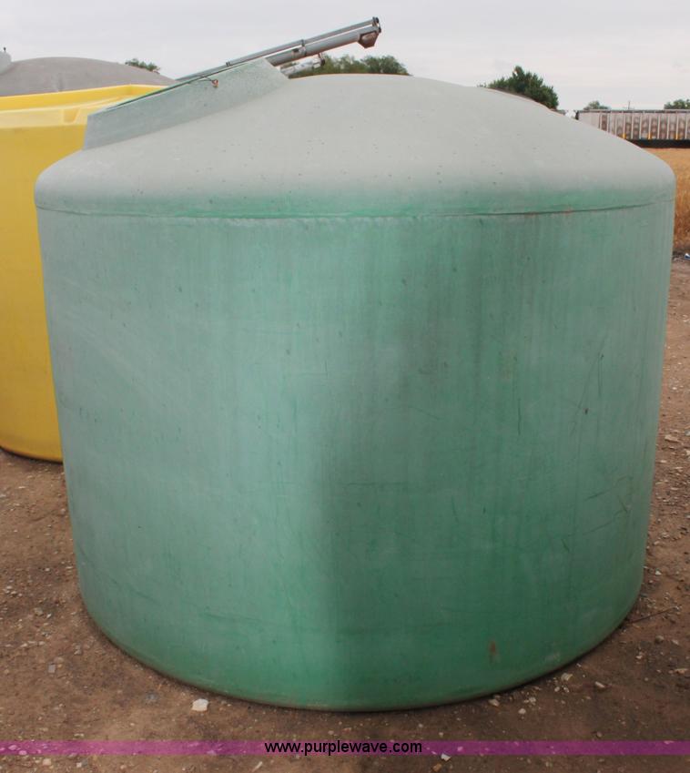 image for item C2553 1,500 gallon vertical poly tank