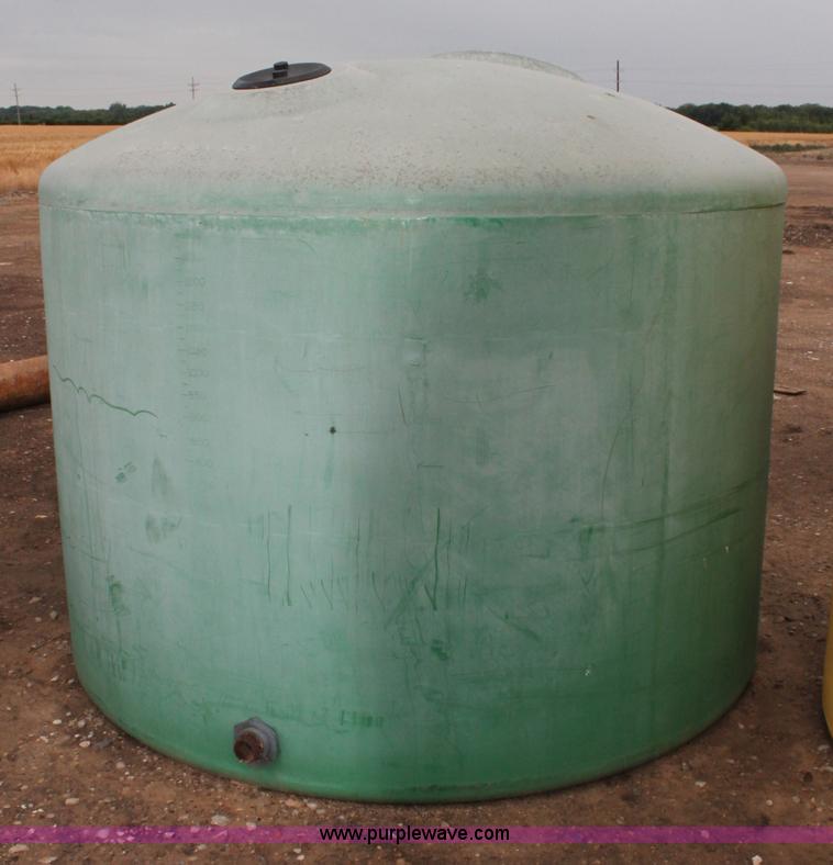 image for item C2553 1,500 gallon vertical poly tank
