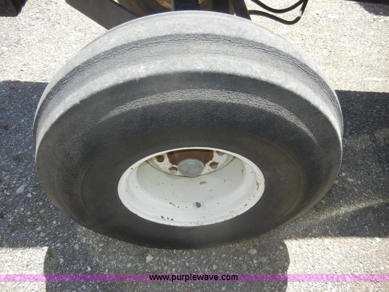 image for item D4125 Allis-Chalmers 7020 tractor