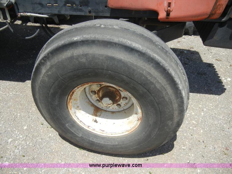 image for item D4125 Allis-Chalmers 7020 tractor