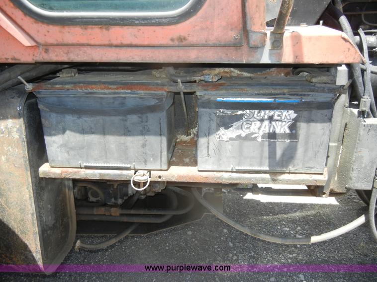 image for item D4125 Allis-Chalmers 7020 tractor