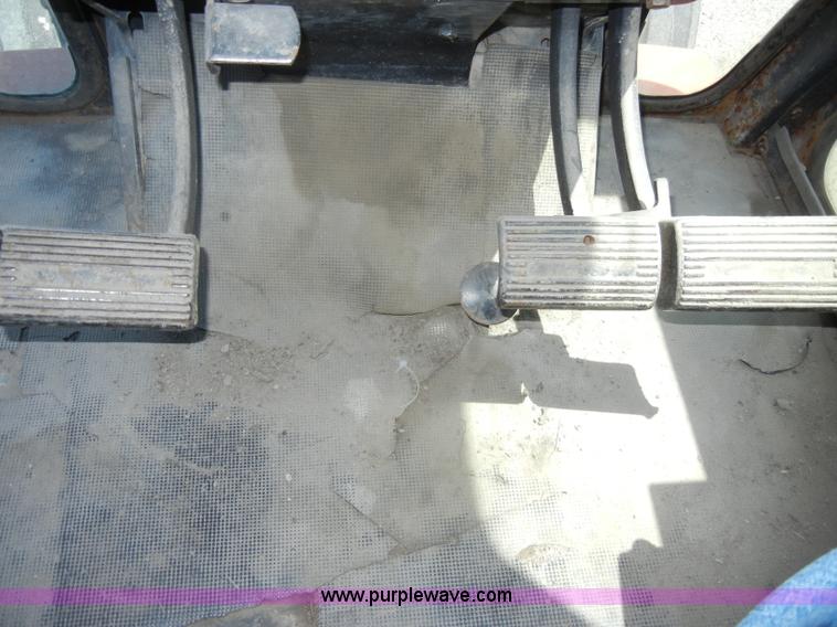 image for item D4125 Allis-Chalmers 7020 tractor