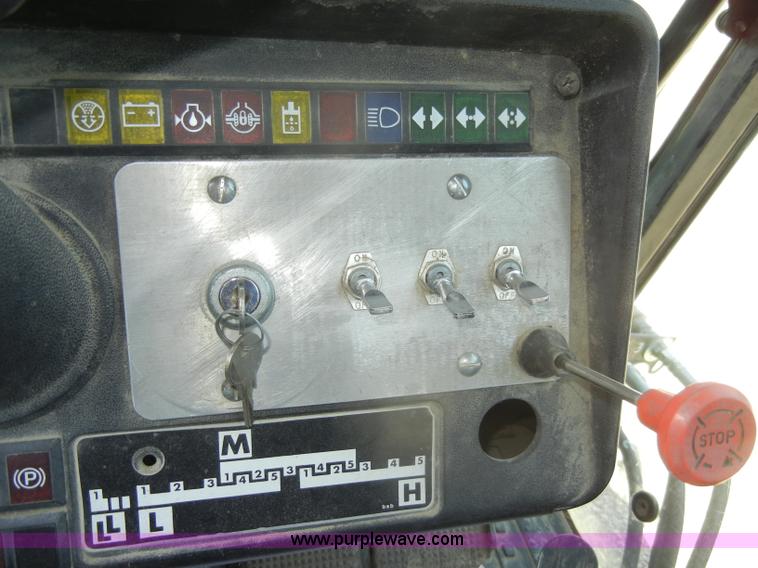 image for item D4126 1986 Deutz Allis 7085 MFWD tractor