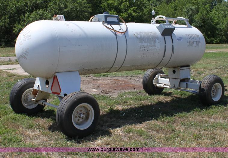 image for item D5094 1,000 gallon anhydrous ammonia tank