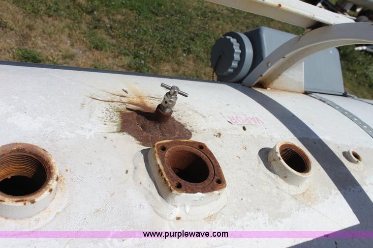 image for item D5094 1,000 gallon anhydrous ammonia tank