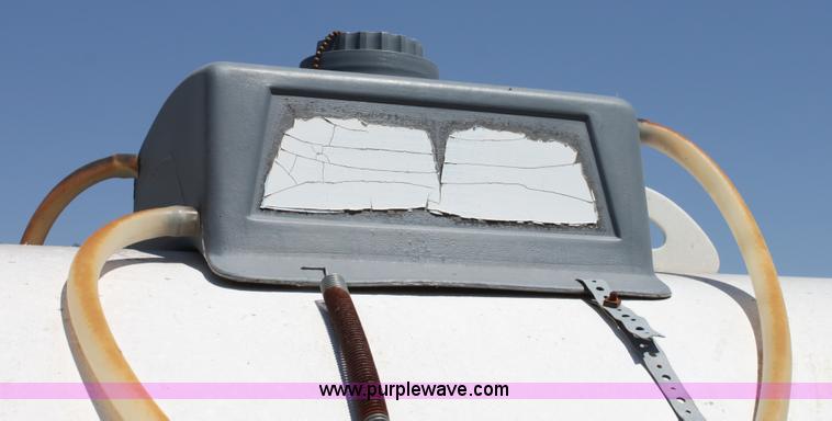 image for item D5094 1,000 gallon anhydrous ammonia tank