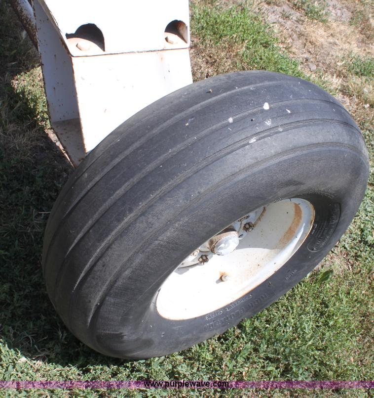 image for item D5094 1,000 gallon anhydrous ammonia tank