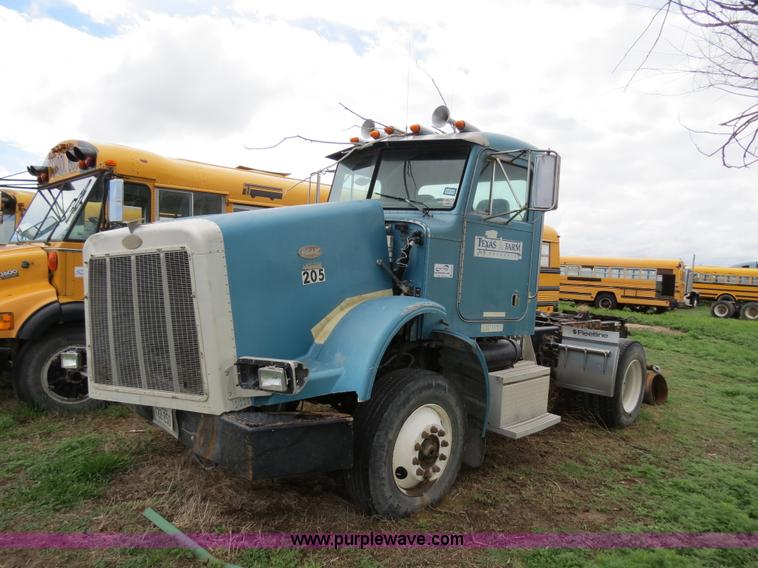 image for item A5346 1998 Peterbilt 378 semi truck