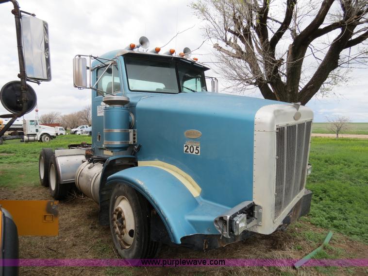 image for item A5346 1998 Peterbilt 378 semi truck