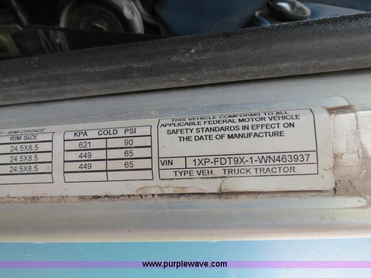 image for item A5346 1998 Peterbilt 378 semi truck