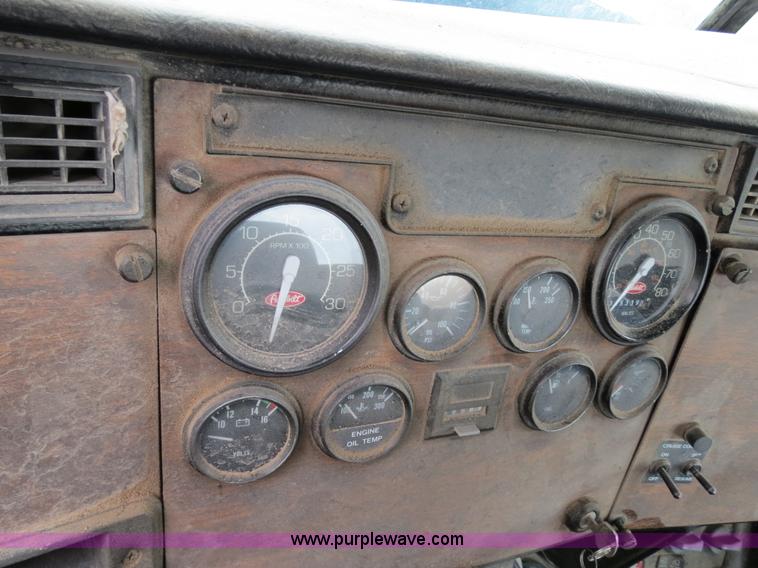 image for item A5346 1998 Peterbilt 378 semi truck
