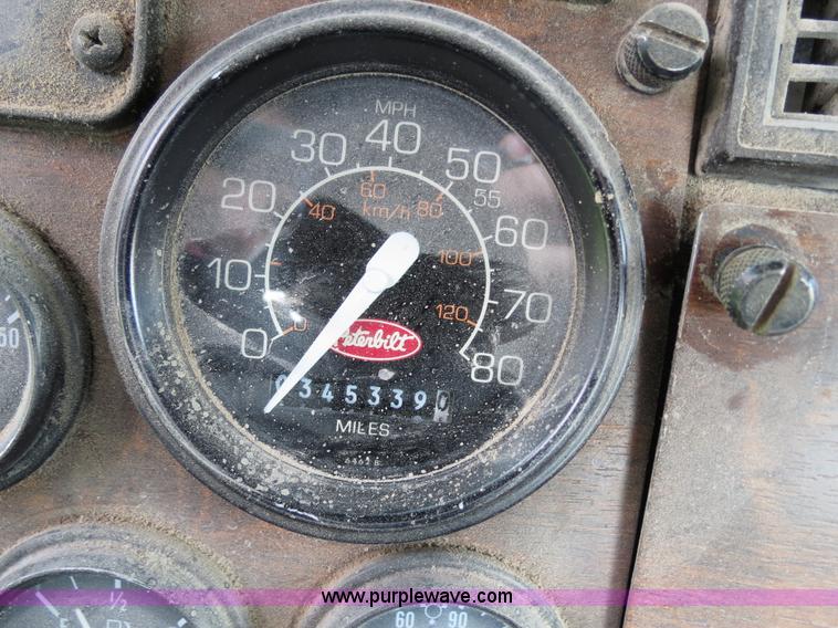 image for item A5346 1998 Peterbilt 378 semi truck