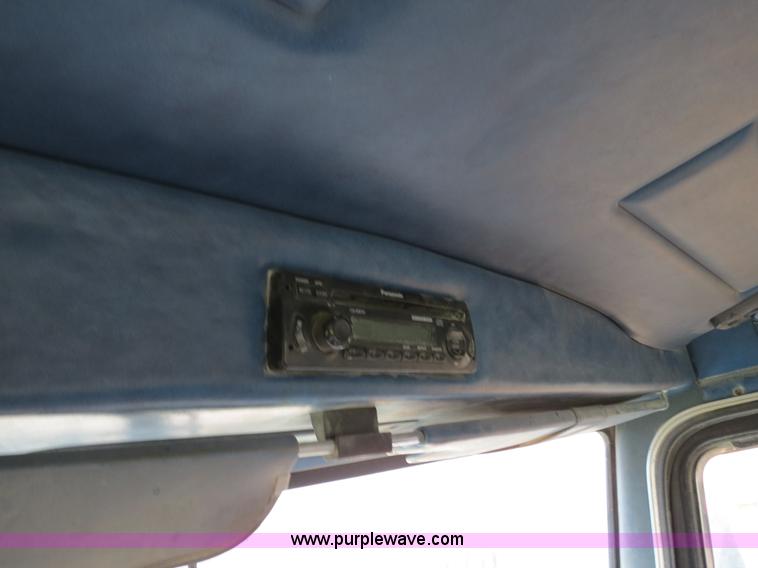 image for item A5346 1998 Peterbilt 378 semi truck