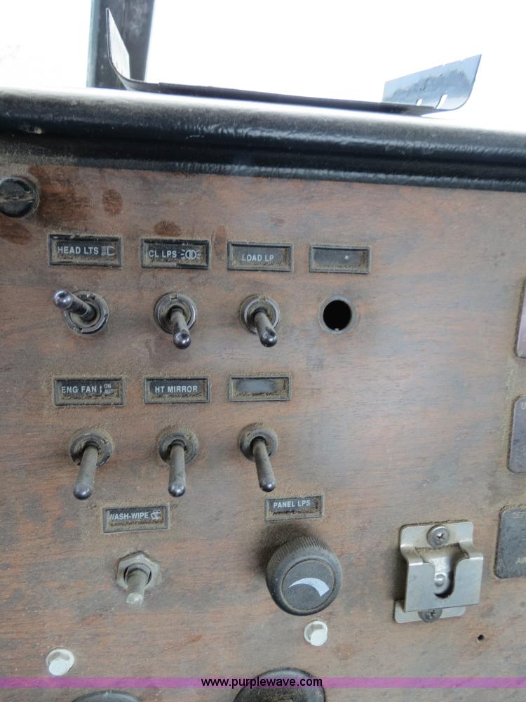 image for item A5346 1998 Peterbilt 378 semi truck