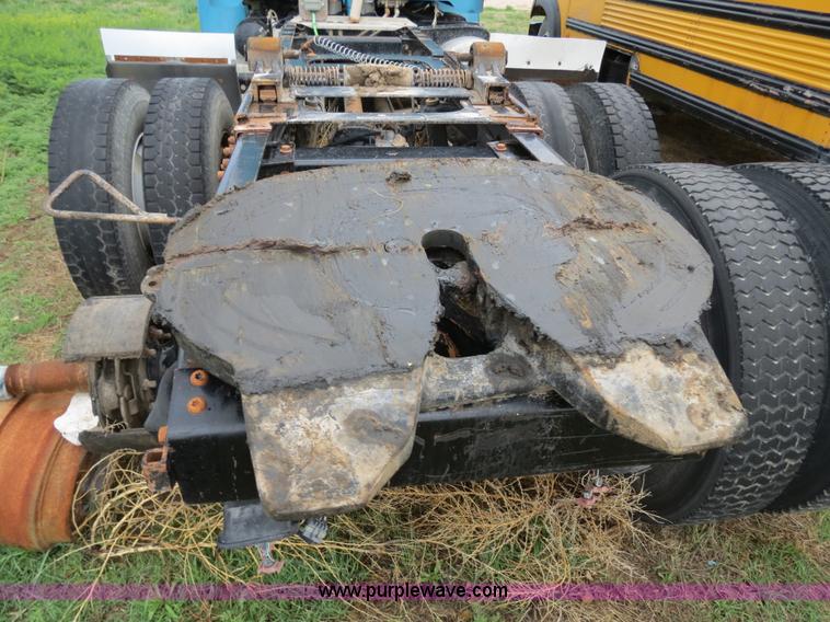 image for item A5346 1998 Peterbilt 378 semi truck