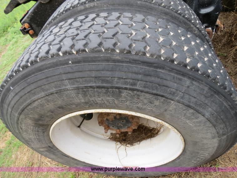 image for item A5346 1998 Peterbilt 378 semi truck