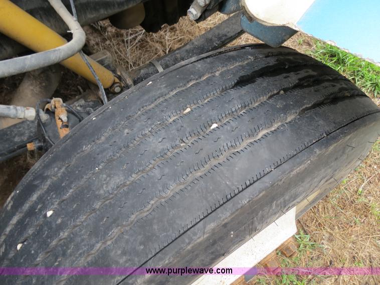 image for item A5346 1998 Peterbilt 378 semi truck