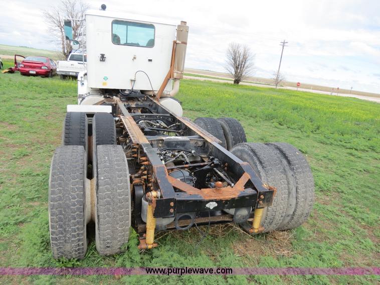 image for item A5348 1998 International 9100 semi truck