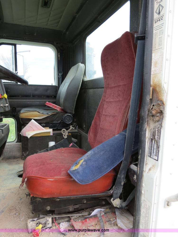 image for item A5348 1998 International 9100 semi truck