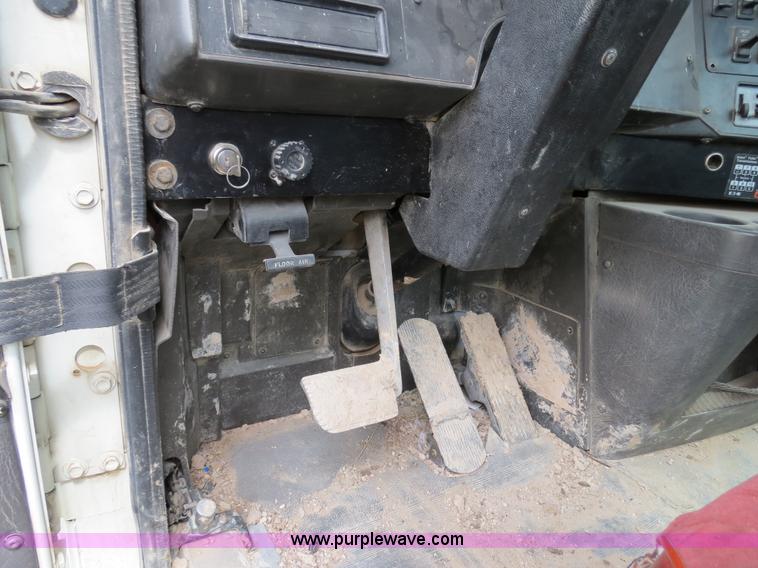 image for item A5348 1998 International 9100 semi truck